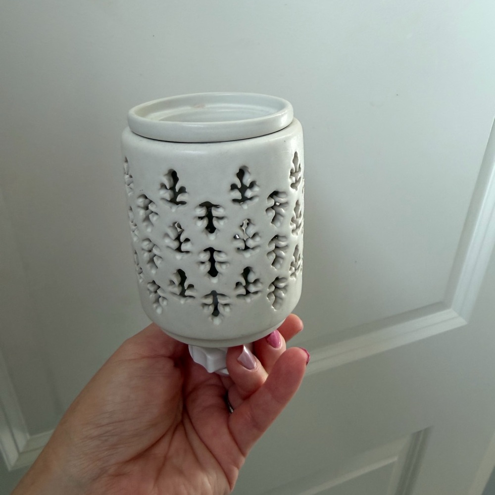 Elegant White Ceramic wax melter wall plug in